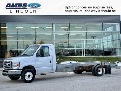 Used 2011 Ford E-450 and Econoline 450 Super Duty image 1