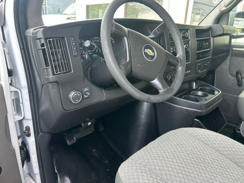 Used 2015 Chevrolet Express 3500 RWD image 16