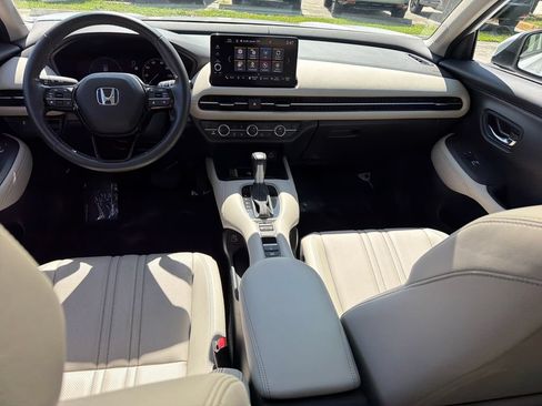 Used 2023 Honda HR-V EX-L image 13