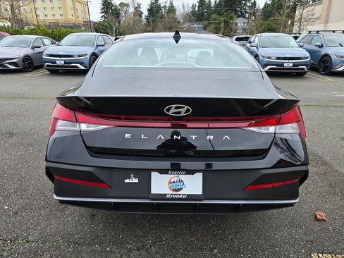 New 2026 Hyundai Elantra SE image 6