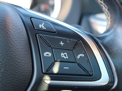 Used 2019 INFINITI QX30 image 16