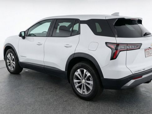 Used 2025 Chevrolet Equinox LT image 6