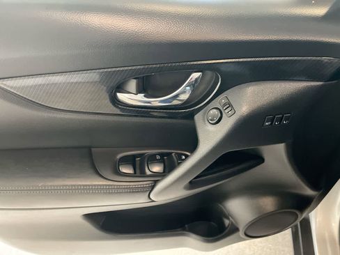 Used 2019 Nissan Rogue SL image 13