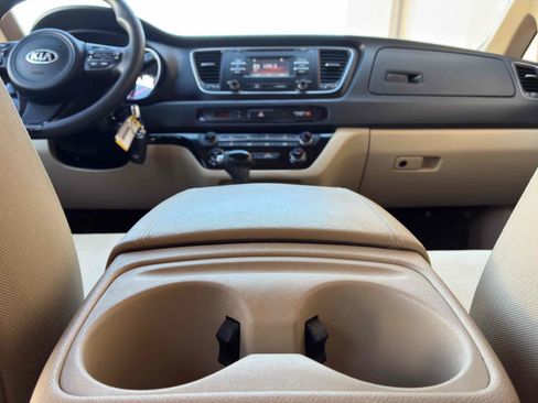 Used 2015 Kia Sedona LX w/ LX Convenience Package FWD image 37