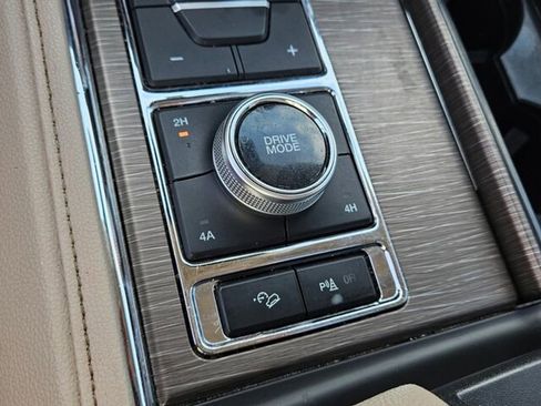 Used 2024 Ford Expedition Limited image 26