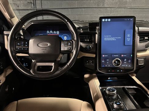 Used 2023 Ford Expedition Platinum image 29