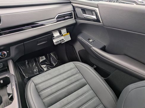 New 2025 Mitsubishi Outlander SE image 17