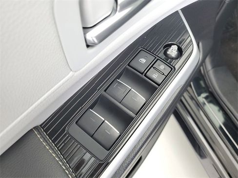 Used 2025 Toyota Sienna XSE image 22