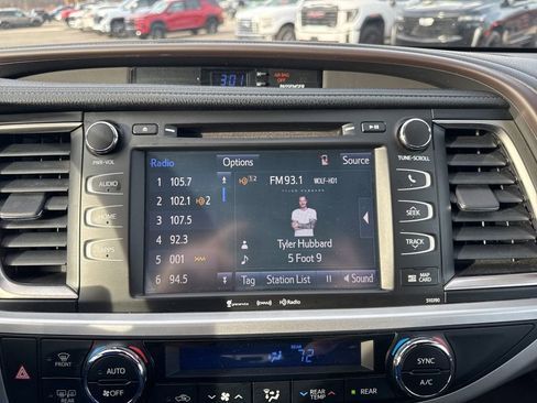 Used 2019 Toyota Highlander XLE image 20