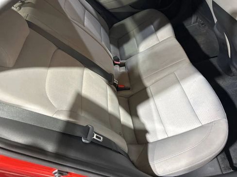 Used 2018 Hyundai Elantra SE image 27