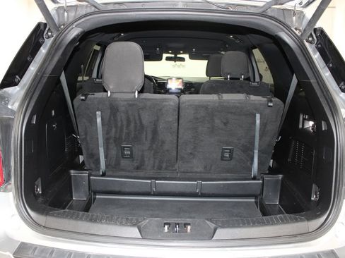 Used 2020 Ford Explorer XLT w/ Comfort Package RWD image 28