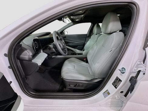 New 2026 Hyundai Elantra Limited FWD image 16