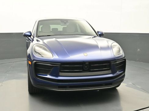 Certified 2025 Porsche Macan AWD/4WD image 26