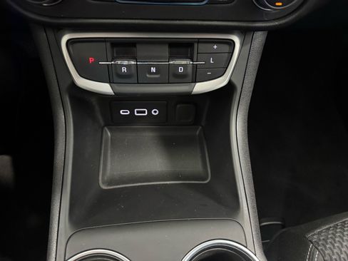 Used 2024 GMC Terrain SLE w/ Driver Convenience Package image 19