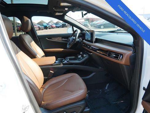 Used 2023 Lincoln Nautilus Reserve AWD/4WD image 11