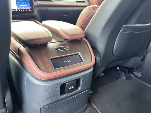 Used 2025 Lincoln Navigator Reserve AWD/4WD image 27