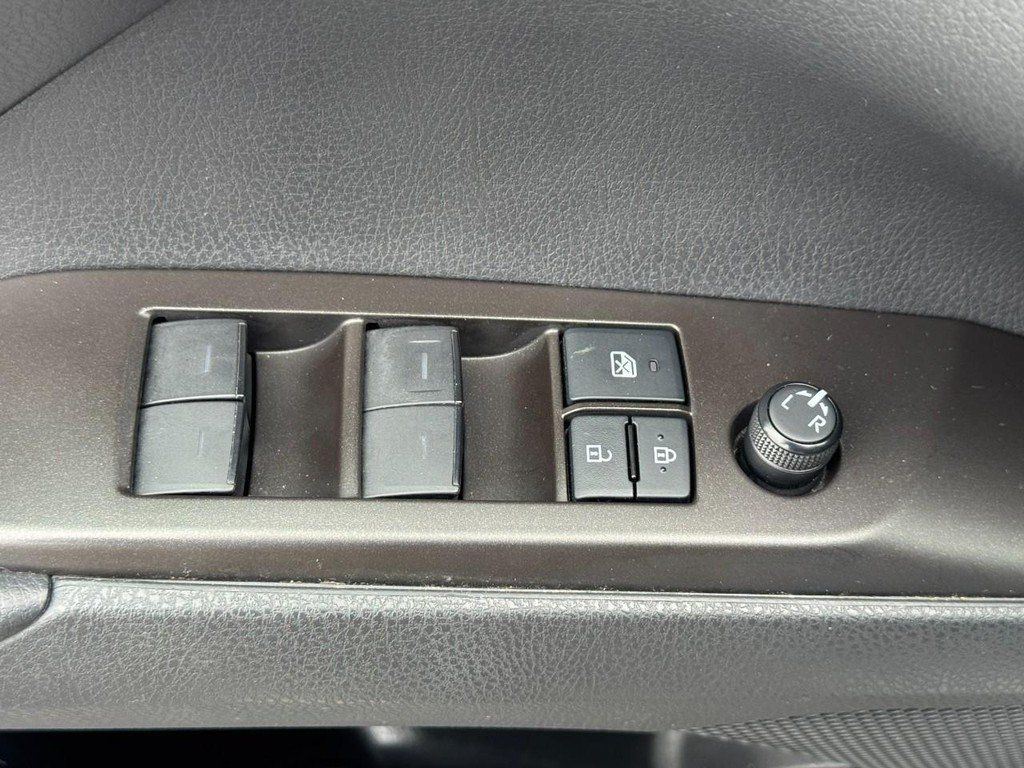 Used 2022 Toyota Camry SE w/ Cold Weather Package FWD image 19