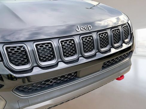 Used 2023 Jeep Compass Trailhawk w/ Sun and Sound Group AWD/4WD image 27