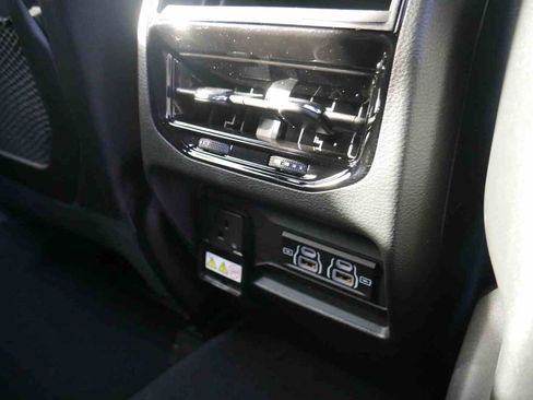 New 2025 Jeep Grand Cherokee Altitude image 13