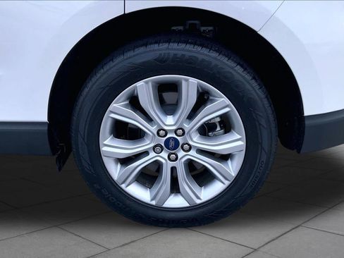 Used 2022 Ford Edge Titanium AWD/4WD image 11