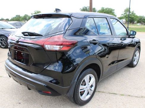 Used 2023 Nissan Kicks S FWD image 3
