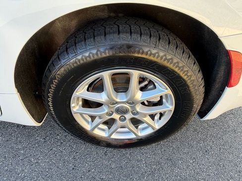 Certified 2025 Chrysler Pacifica Select image 13