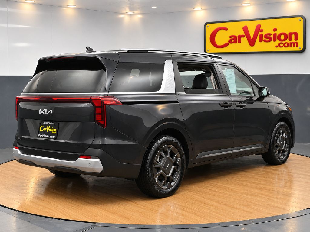 Used 2025 Kia Carnival EX FWD image 3