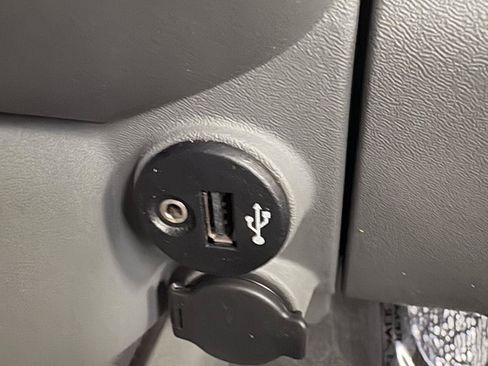 Used 2020 Nissan Frontier SV w/ Midnight Edition Floor Mats AWD/4WD image 25