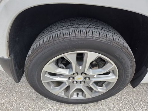 Used 2020 Chevrolet Traverse Premier FWD image 22