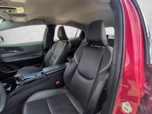 Used 2024 Toyota Prius XLE FWD image 13