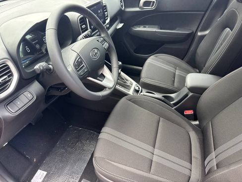 Certified 2025 Hyundai Venue SEL FWD image 9