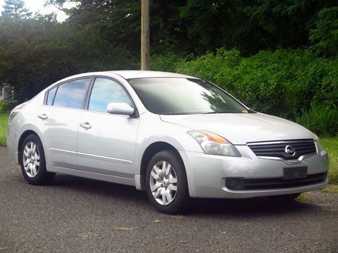 Used 2009 Nissan Altima 2.5 S w/ Emergency Aid Pkg FWD image 6