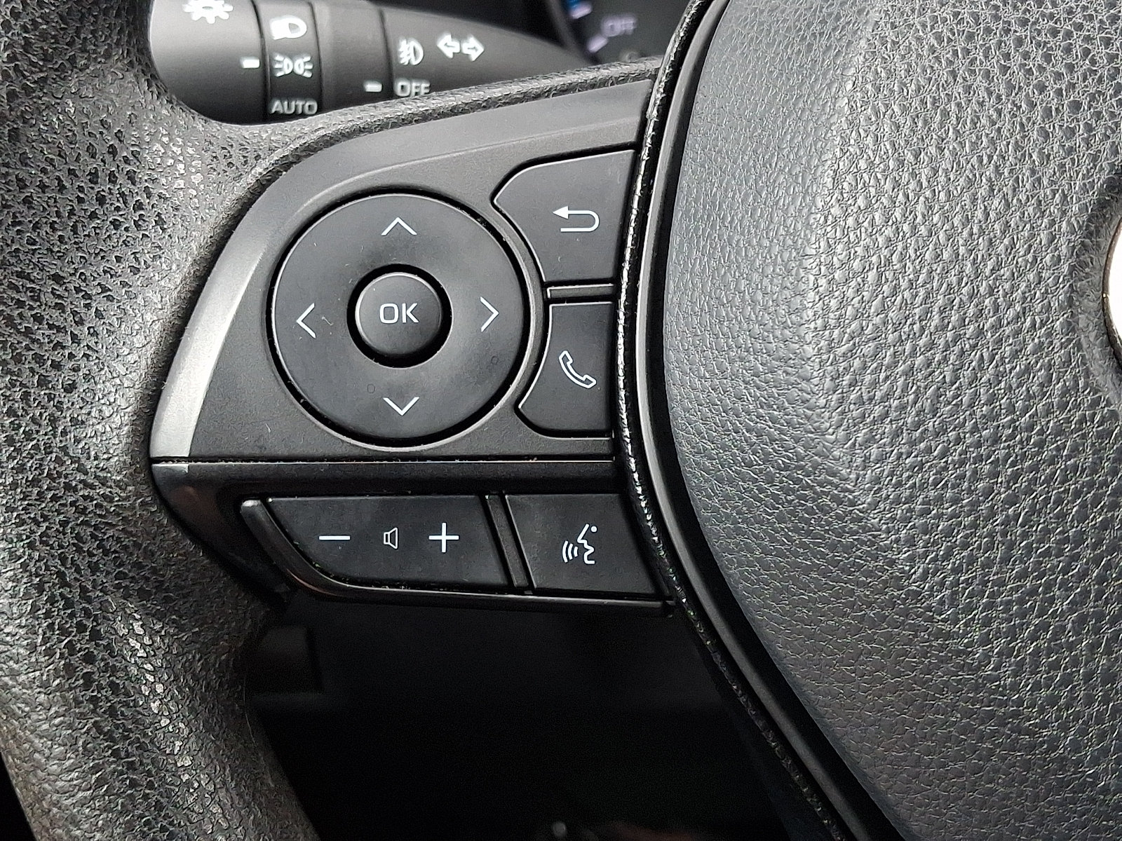 Used 2021 Toyota RAV4 XLE AWD/4WD image 20