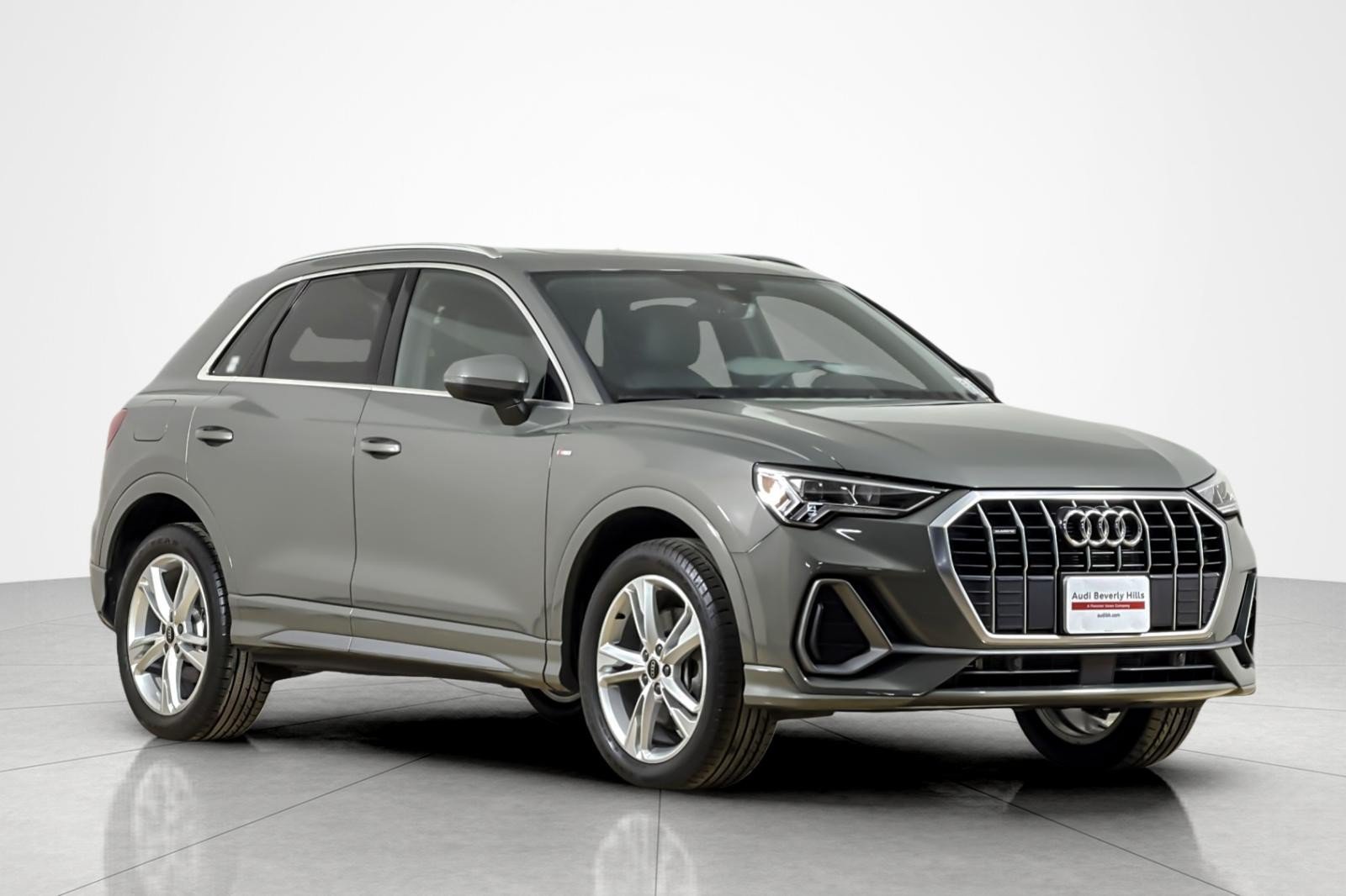 Used 2023 Audi Q3 2.0T Premium w/ Convenience Package AWD/4WD image 7