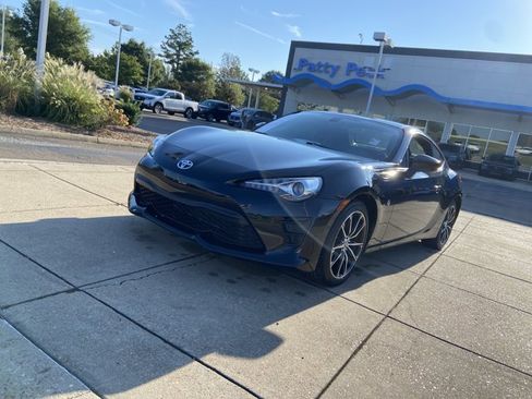 Used 2019 Toyota 86 RWD image 4