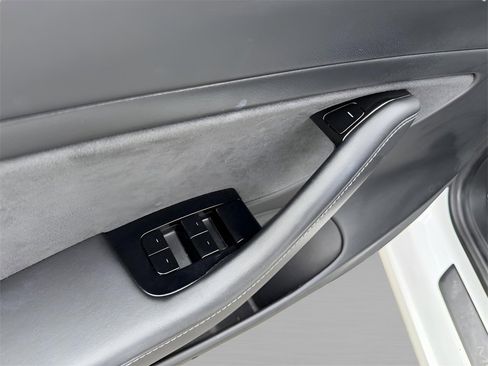 Used 2021 Tesla Model 3 Performance image 17