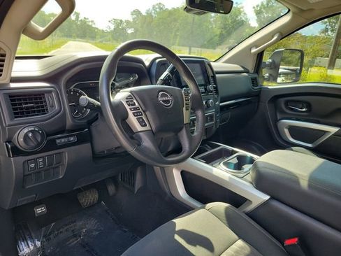 Used 2024 Nissan Titan SV w/ SV Convenience Package RWD image 17