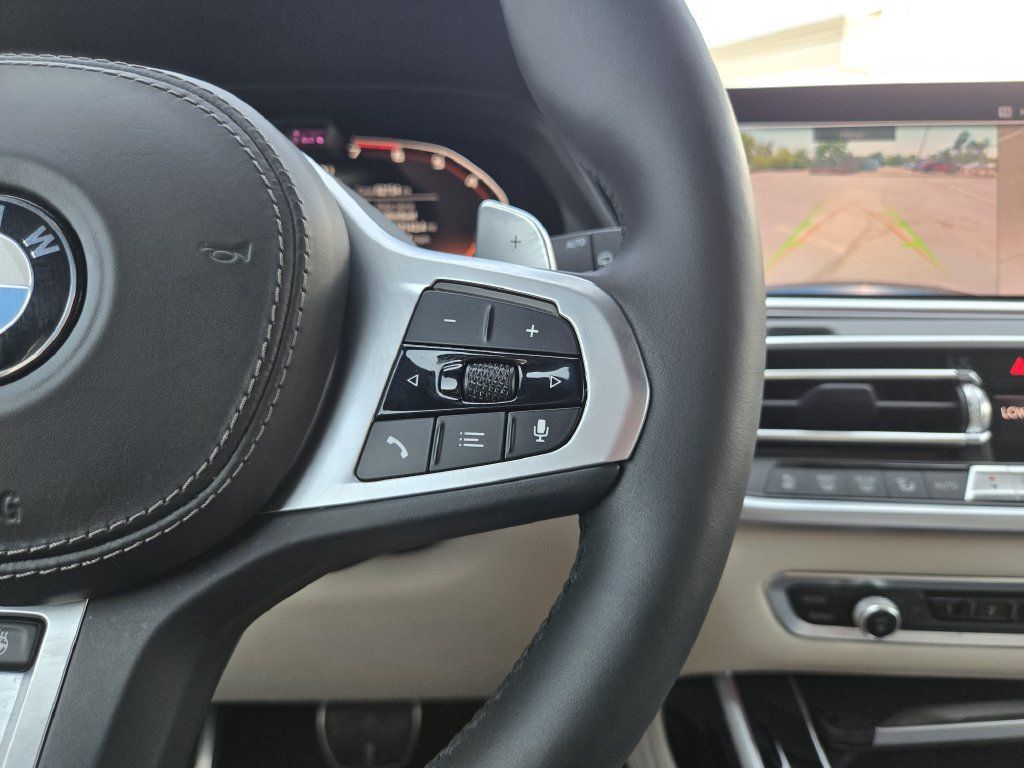 Used 2021 BMW X7 M50i AWD/4WD image 29