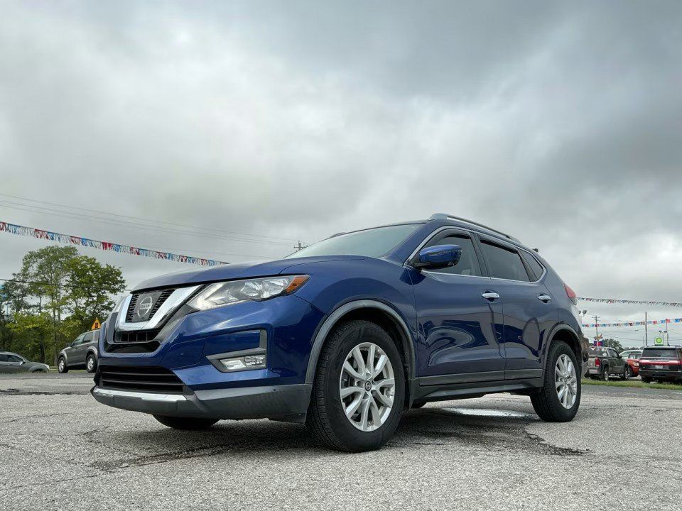 Used 2017 Nissan Rogue SV w/ SV Premium Package FWD image 24