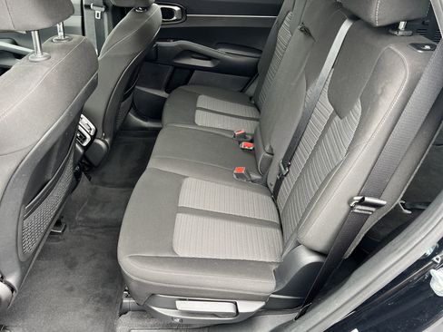 Used 2023 Kia Sorento LX image 19