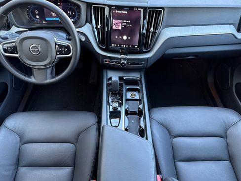 Used 2025 Volvo XC60 B5 Plus image 16