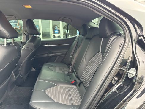 Used 2022 Toyota Camry SE w/ Carpet Mat Package (TMS) FWD image 5