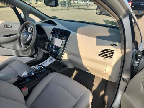 Used 2012 Nissan Leaf SL image 27