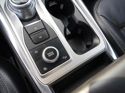 Used 2020 Ford Explorer XLT w/ Equipment Group 202A image 29