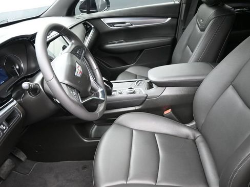 Used 2025 Cadillac XT6 Luxury FWD image 12
