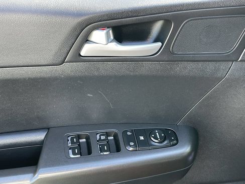 Used 2018 Kia Sportage LX AWD/4WD image 29