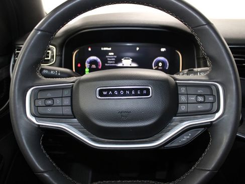 Used 2023 Jeep Wagoneer L Series II image 35