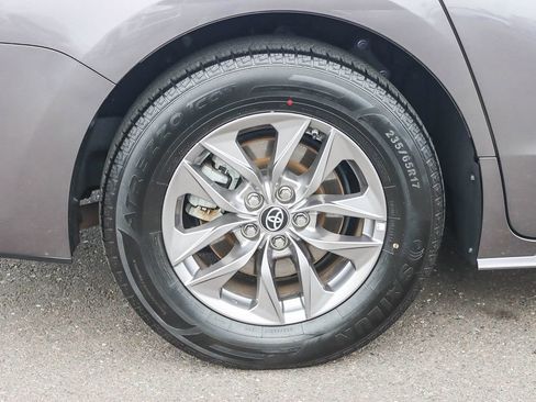 Used 2023 Toyota Sienna LE image 15