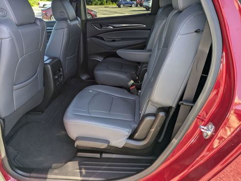 Used 2024 Buick Enclave Premium image 28