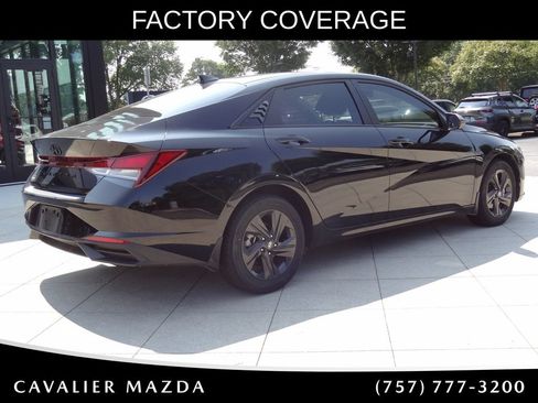 Used 2023 Hyundai Elantra SEL FWD image 3
